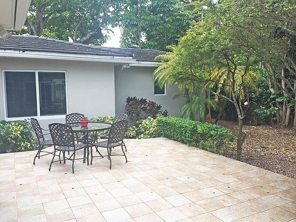 Spacious Back Yard
