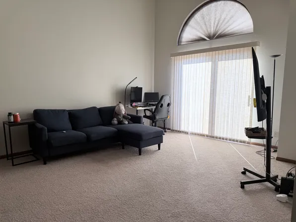 2560 Westwinds Dr, Iowa City, IA