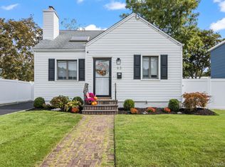 63 Division Ave, Blue Point, NY 11715