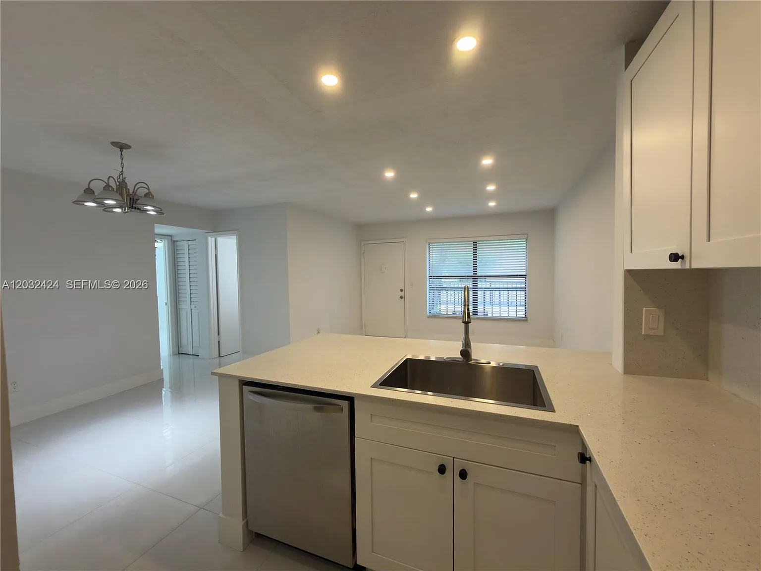 Lago Grande Two Condo — Photo 3