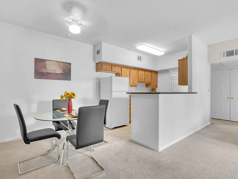 9925 W Russell Rd — Photo 23