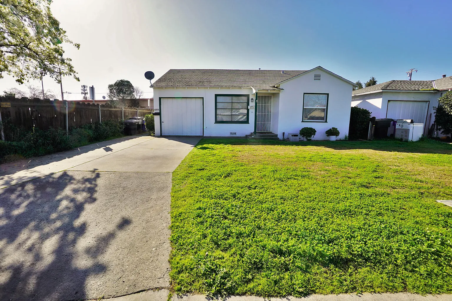 605 E Myrtle Street photo 1