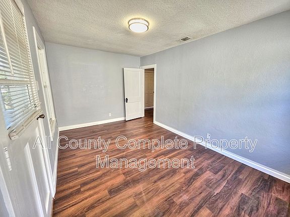 5th image of 616 Woodbine St
