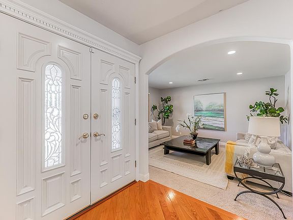 5th image of 3821 Villa Glen Way