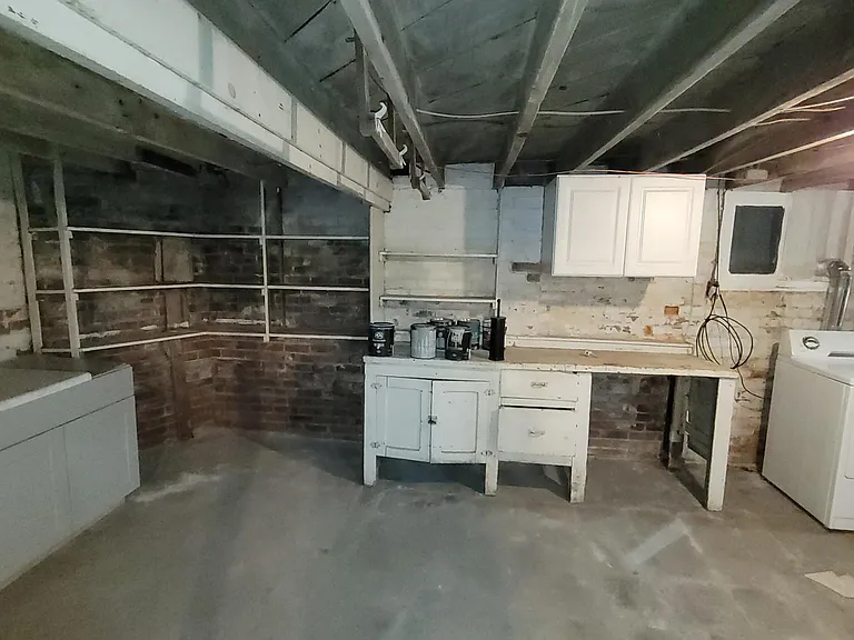 4212 Seneca St — Photo 20