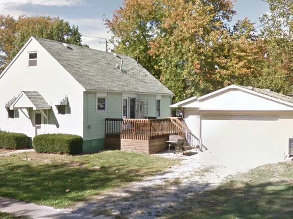 424 S Spruce St, Arthur, IL 61911