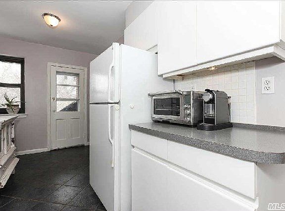 5th image of 30 Grace Ave APT 3J