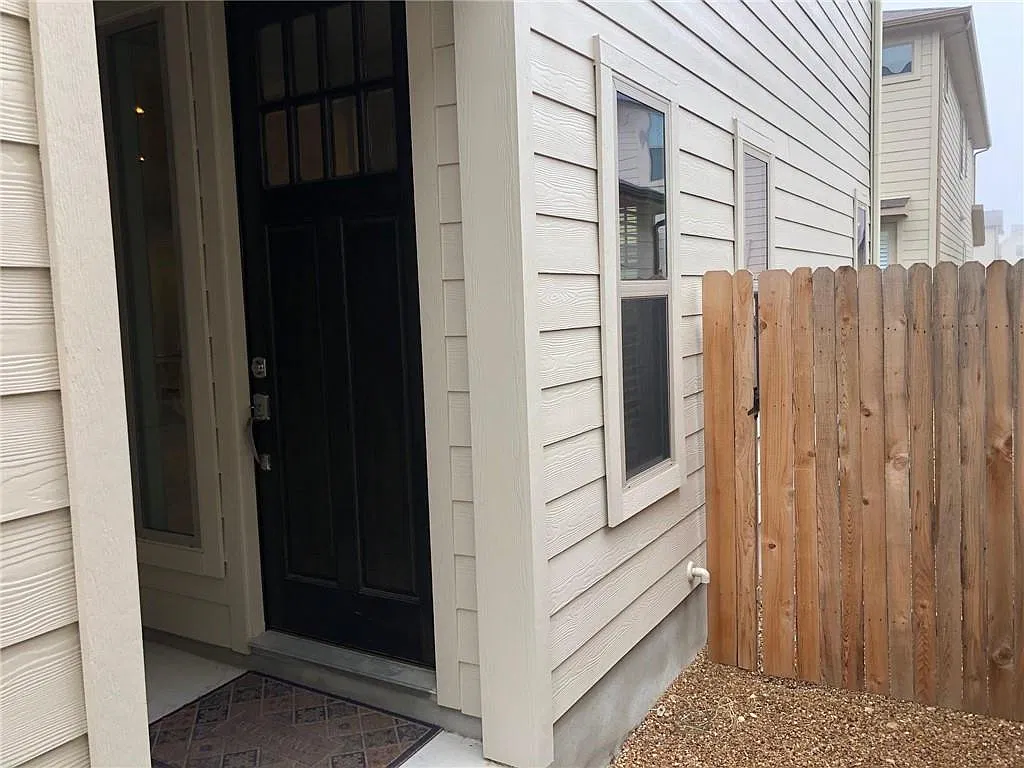 4 bed, 3.0 bath, 2510 sqft, $2,700 — Photo 3