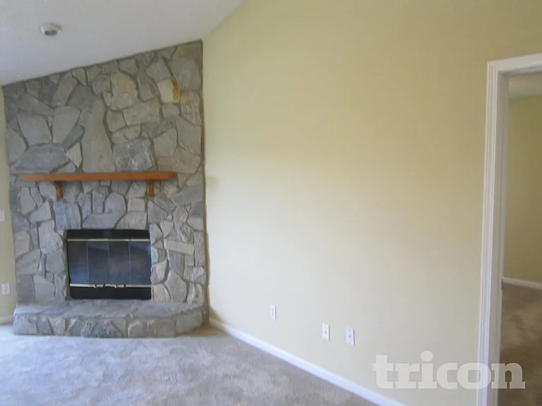 3042 Waters View Cir — Photo 4