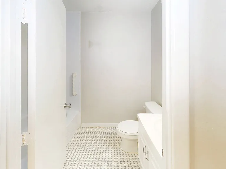 107 Oak Ln #3 — Photo 10