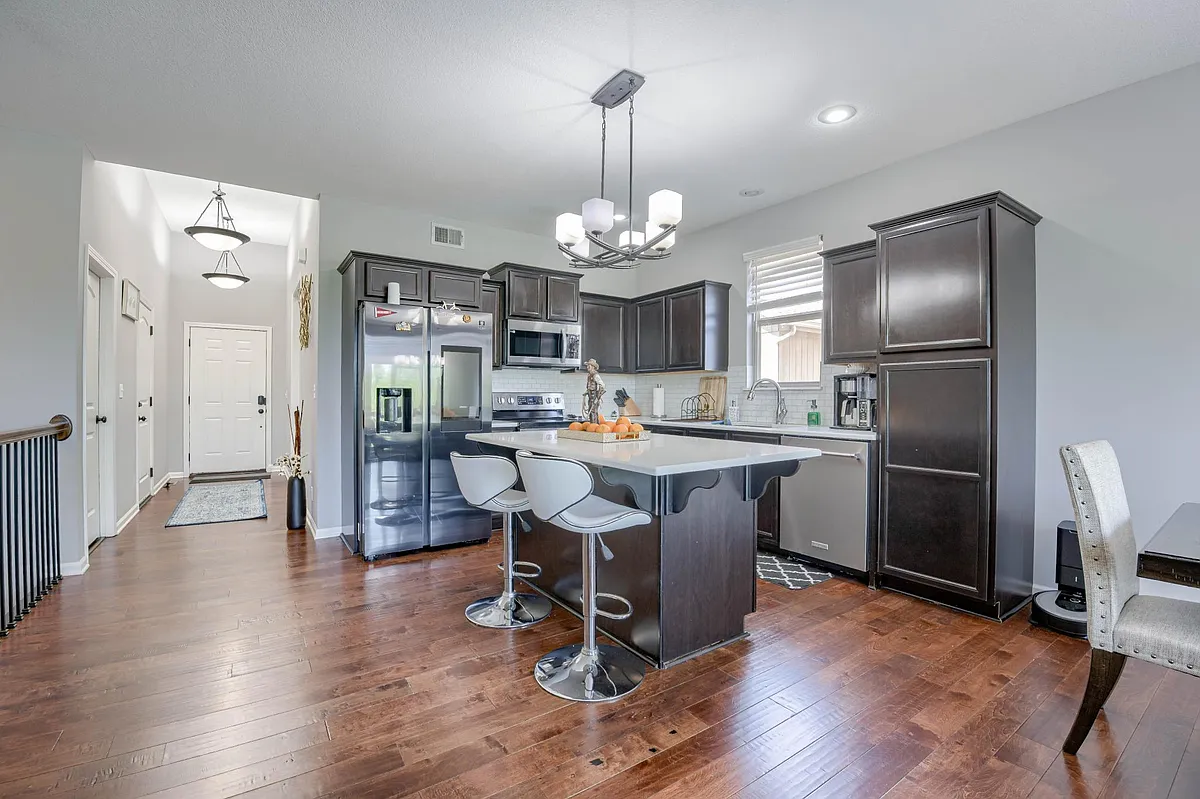 Building Photo - 15523 Valley View Dr