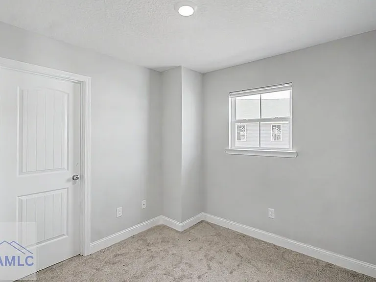 547 Fairview Cir — Photo 11