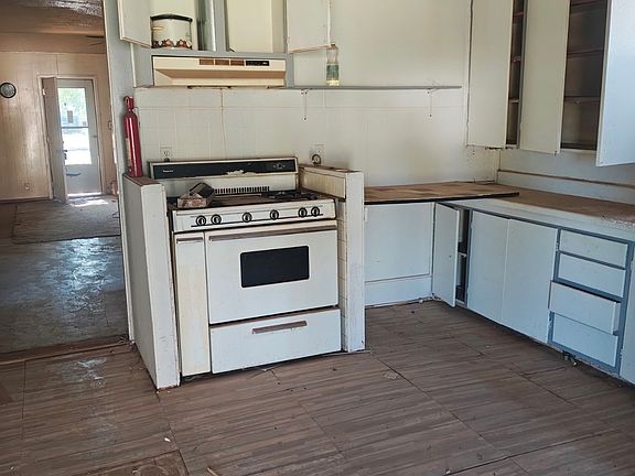 5th image of 900 S 13th St