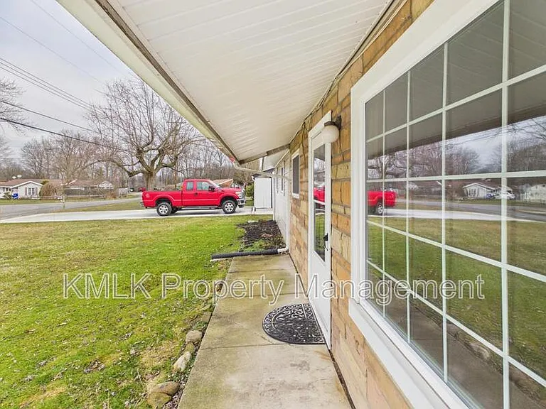 3434 Lawndale Dr — Photo 4