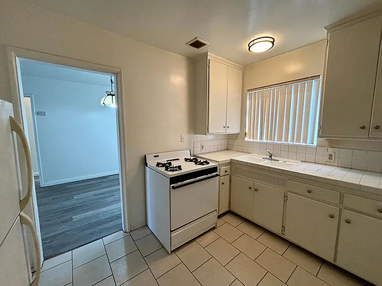 1935 Cloverfield Blvd — Photo 46