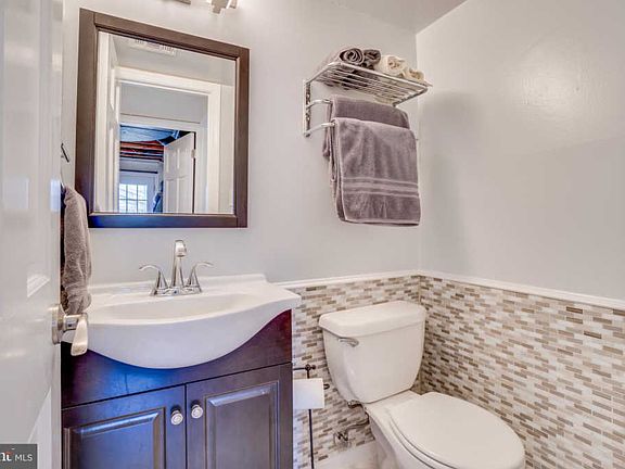 3rd image of 8610 Canterbury Dr