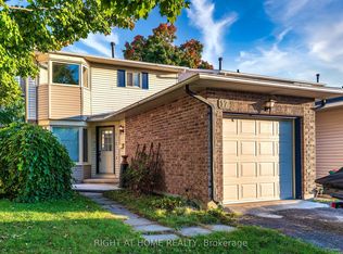 17 Gowrie Dr, Ottawa, ON K2L 2T5