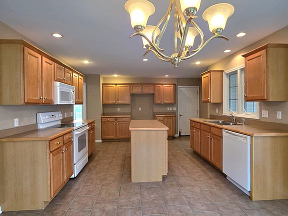 4th image of 733 Woodbridge Dr