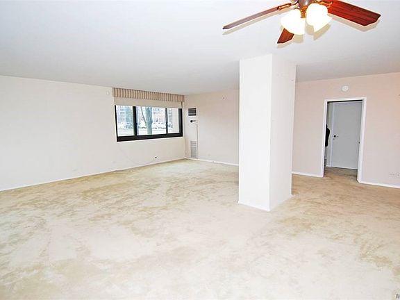 5th image of 26910 Grand Central Pkwy APT 1N