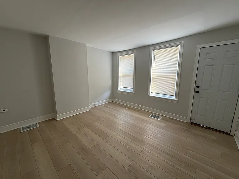 1114 Lancaster Ave — Photo 9