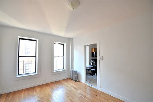 Rented by CITY SKYLINE REALTY INC | media 8