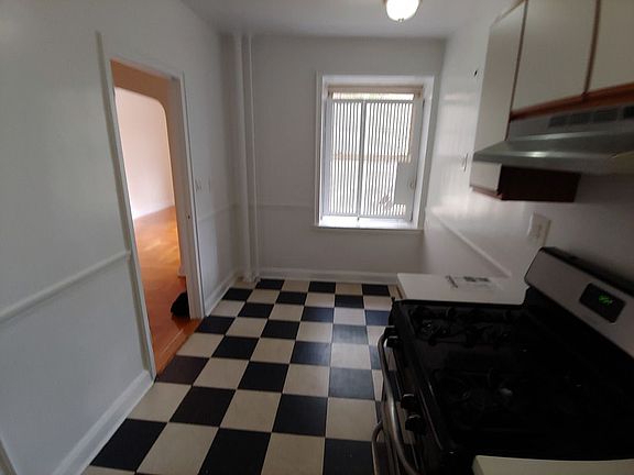 3rd image of 4823 42nd St #J4