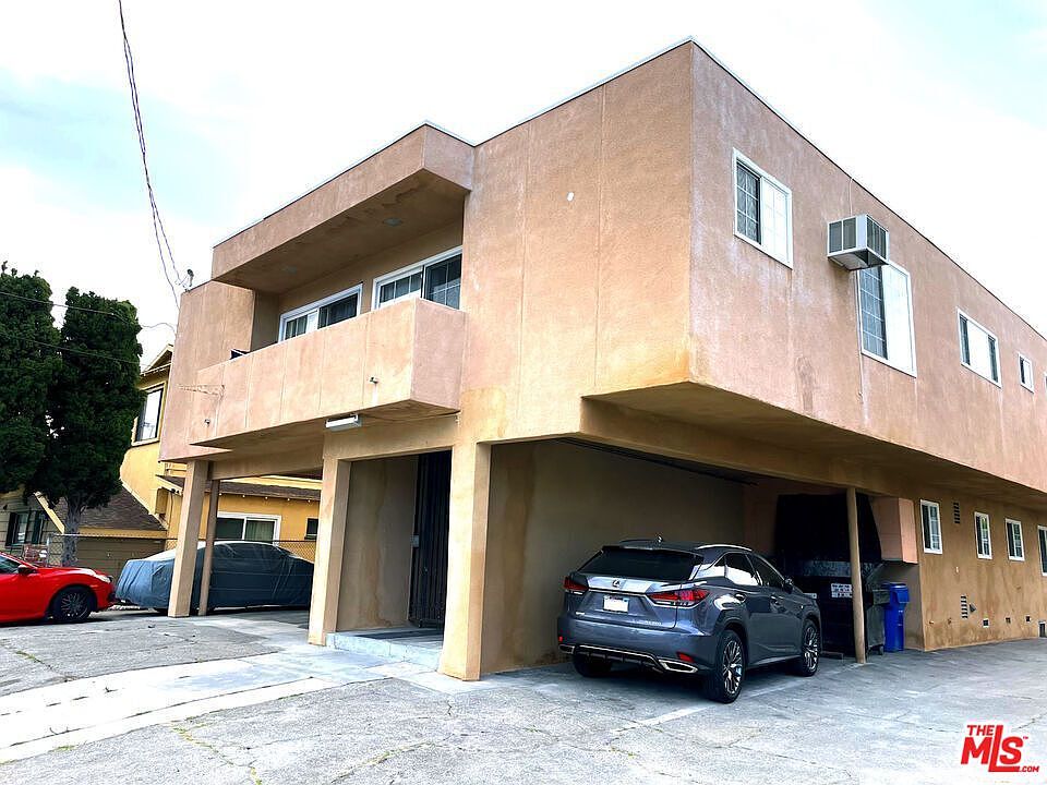 1st image of 12325 Oxnard St #5