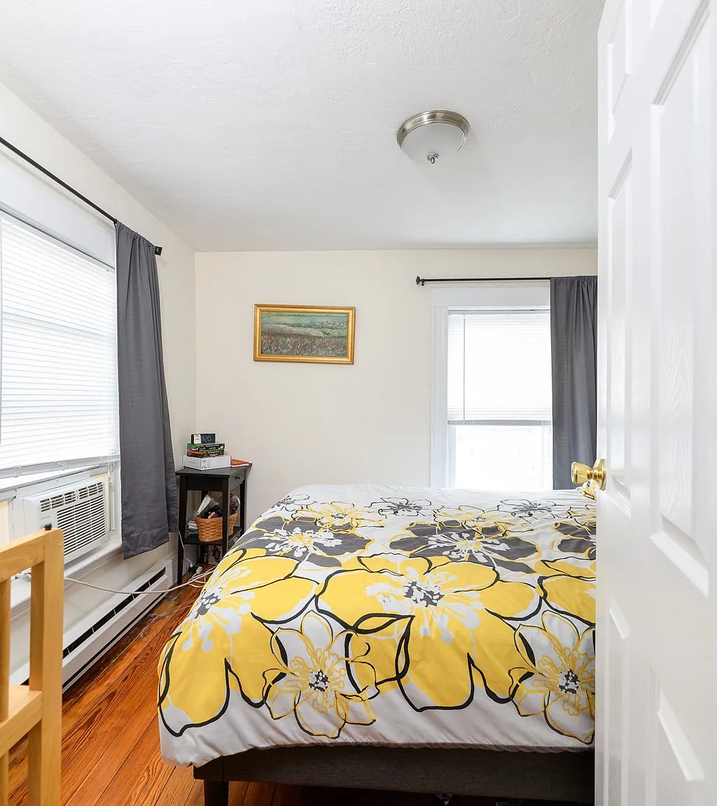 2 bed, 650 sqft, $2,300 — Photo 2
