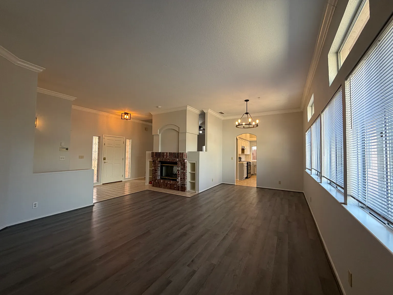 3 bed, 1923 sqft, $2,750 — Photo 3