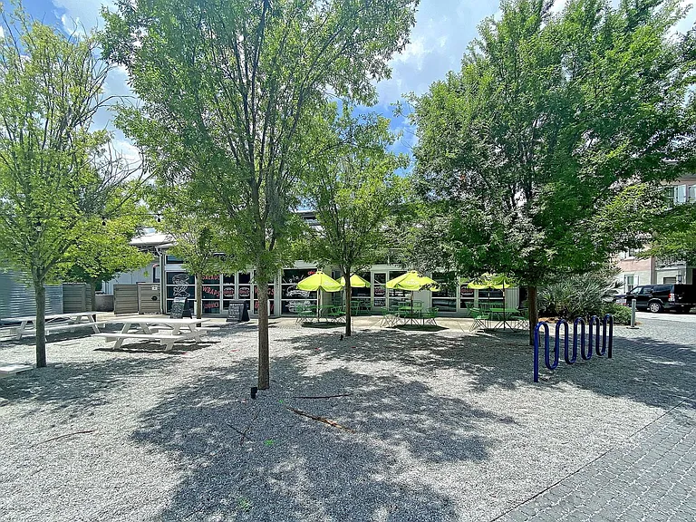 1658 Indy Dr — Photo 44