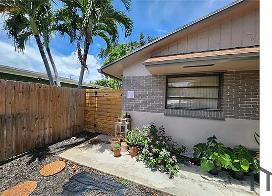 511 SW 15th St #A — Photo 12