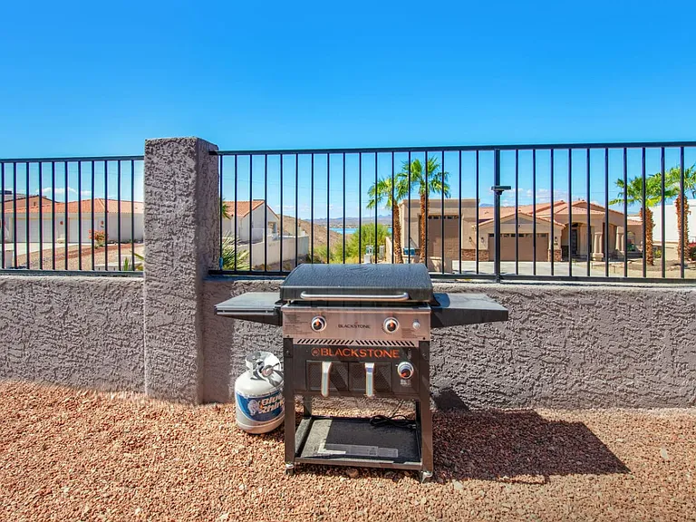 1800 Burgundy Dr — Photo 65