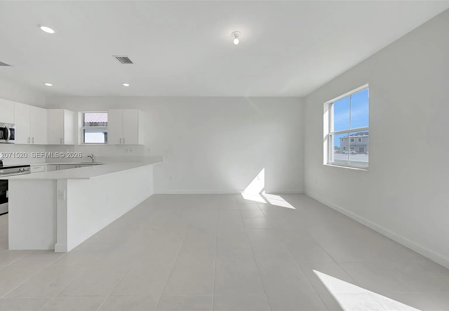 4 bed, 1982 sqft, $4,500 — Photo 3