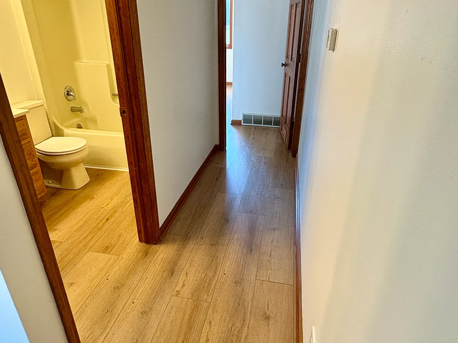 1 bed, 800 sqft, $1,150 — Photo 2