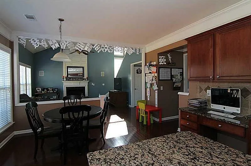 4 bed, 3.0 bath, 2251 sqft, $2,600 — Photo 4