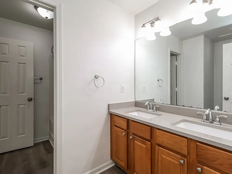 814 Oakshire Cir — Photo 12