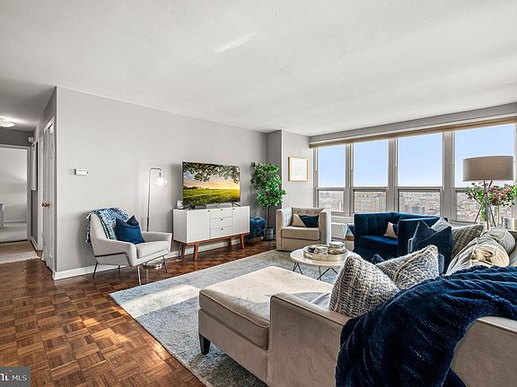 2nd image of 224 W Rittenhouse Sq #2010