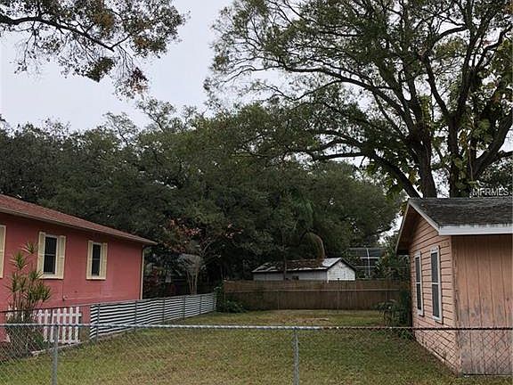 3rd image of 2811 Sanders Dr