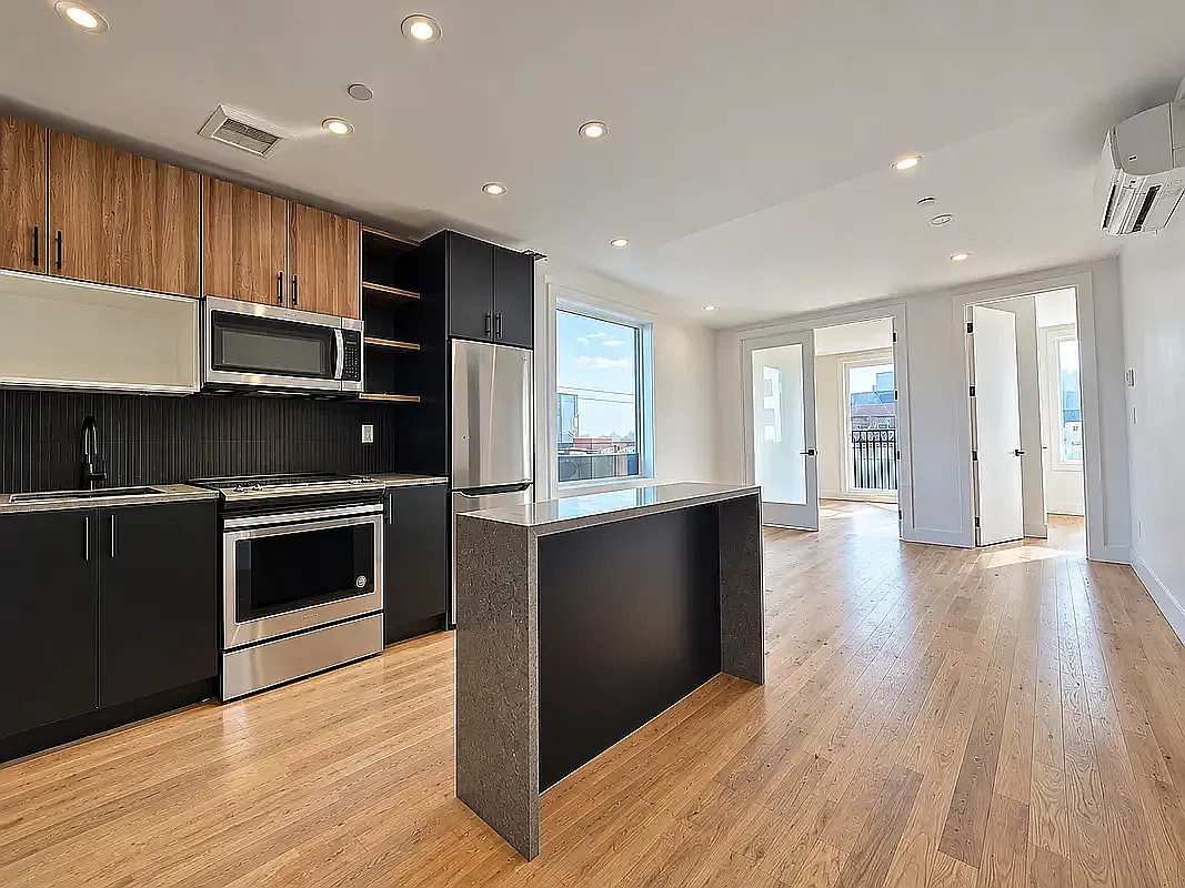 985 Rogers Avenue — Photo 2