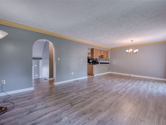 5th image of 417 Redwood Ct