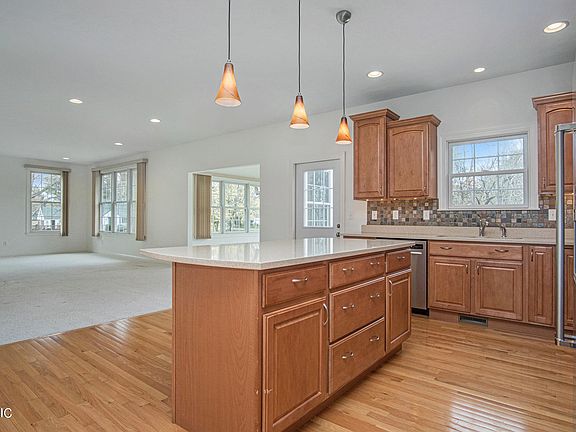 4th image of 15603 Grand Point Dr