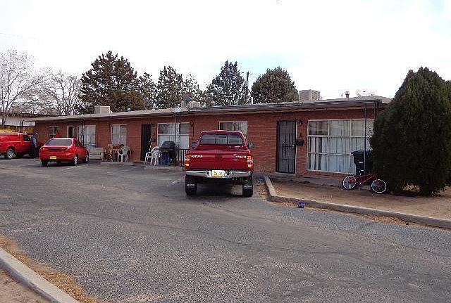 1st image of 1016 Madeira Dr SE