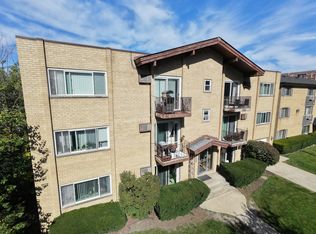 1354 E Washington St APT 102, Des Plaines, IL 60016