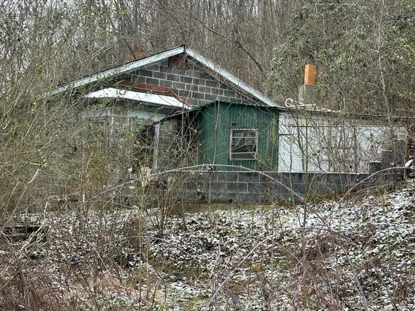 7484 Lesters Fork Rd, Hurley, VA 24620