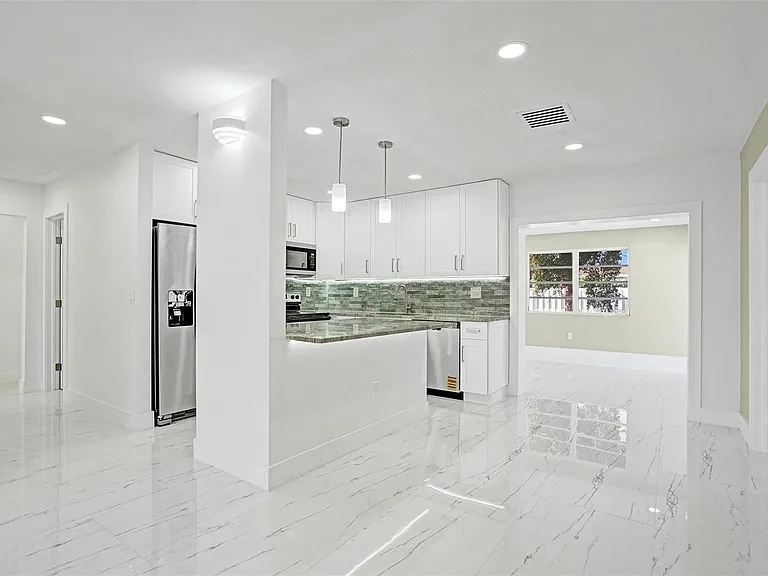 1437 SW 1st Ave — Photo 4