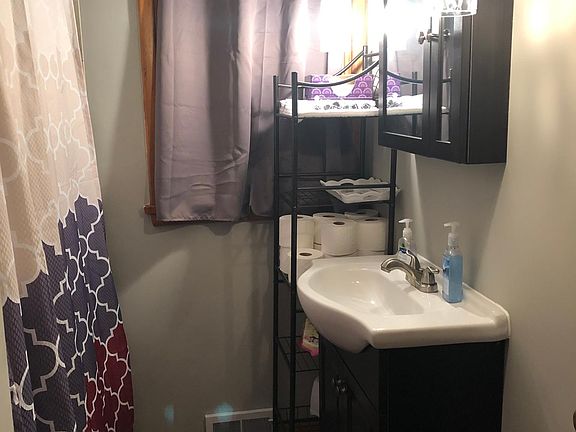 4th image of 209 East Ave #1