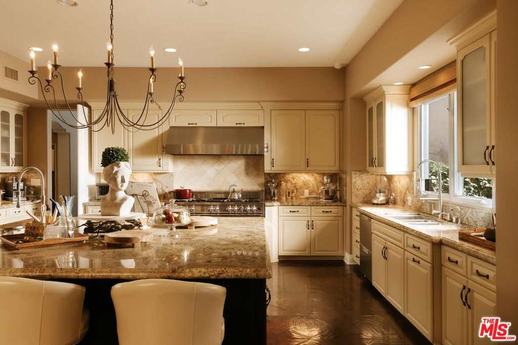 Apartment in Beverly Hills, Sherman Oaks - View 5