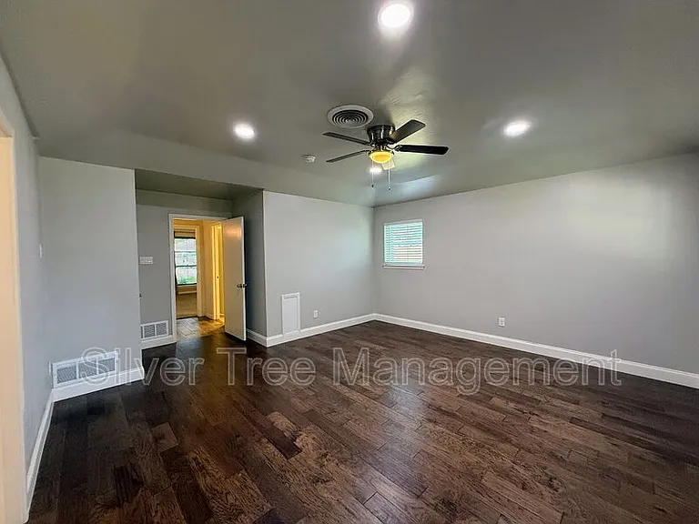 1710 Dickerson Dr — Photo 21