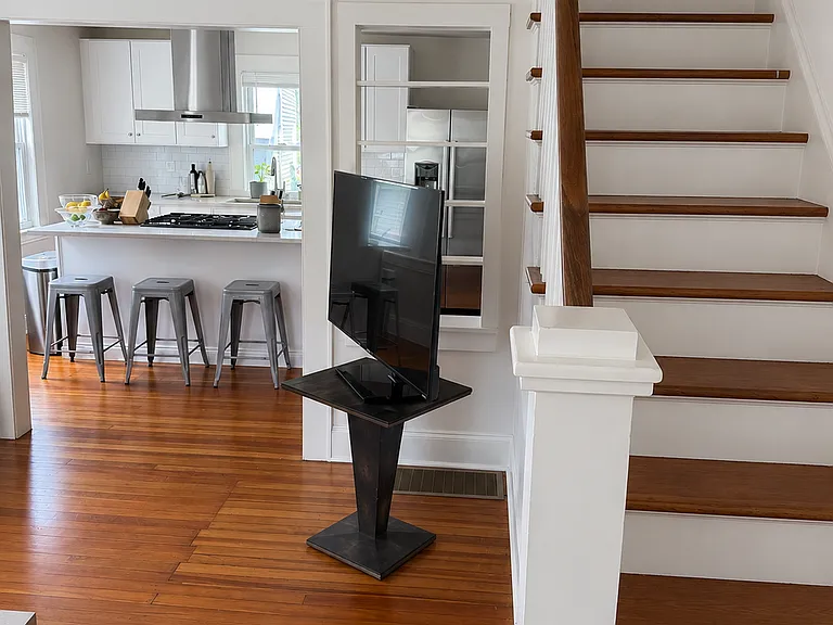 144 Bungalow Ave — Photo 3
