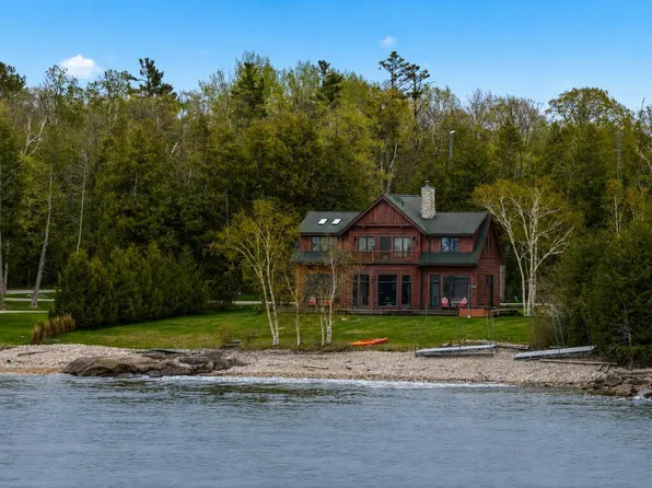 932 Cottage Rd, Ellison Bay, WI 54210